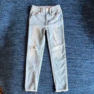 Old Navy kids size 7 Light Blue Ripped Skinny Jeans